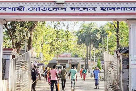 শিবগঞ্জের আজমতপুর সীমান্তে বিএসএফের গুলিতে আহত হয়ে হাসপাতালে ভর্তি যুবক 