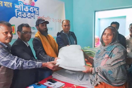 পলাশবাড়ীতে শীতার্ত মানুষের পাশে পল্লী অগ্রগতি সংস্থা 