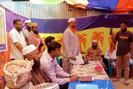 চারঘাটের দক্ষিণ রায়পুর মানব কল্যান সংস্থার উদ্যোগ ২৭০ জন হতদরিদ্র মানুষের মাঝে চাল,ডাল চিনি,মুরগী বিতরন