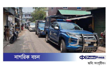 যশোরে আত্মগোপনে থাকা আওয়ামী লীগ নেতাদের বাড়িতে পুলিশের অভিযান