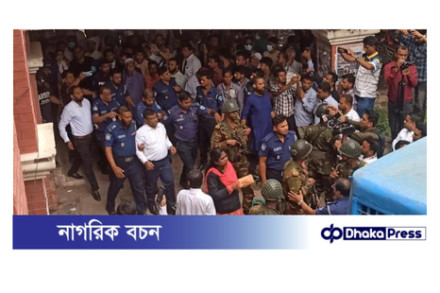 কুমিল্লায় চার আইনজীবীর জামিন নামঞ্জুর, প্রিজনভ্যানে ডিম নিক্ষেপ