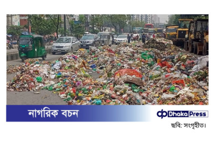 নতুন বাজারে পরিচ্ছন্নতাকর্মীদের বিক্ষোভ, রাস্তায় বর্জ্য ফেলে তীব্র যানজট