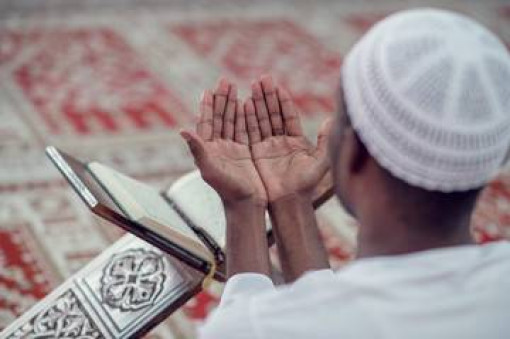 নেক আমলের অসিলায় দোয়া করা ইসলামে বৈধ