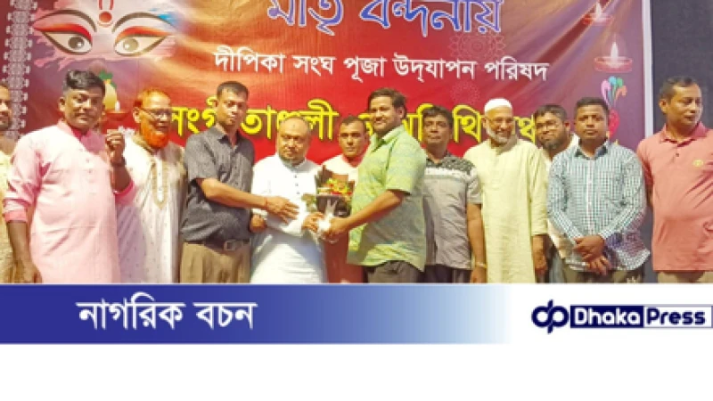 পূজা মণ্ডপ পরিদর্শন ও পূজার্থীদের মাঝে উপহার সামগ্রী বিতরণে শফিউল আলম 