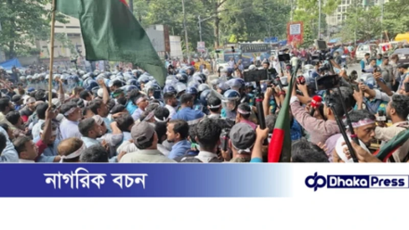 শাহবাগে শিক্ষকদের অবরোধ, থমকে যান চলাচল