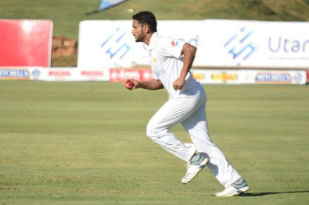 টেস্টের অভিষিক্ত নিজাত মাসুদের প্রথম বলেই উইকেট