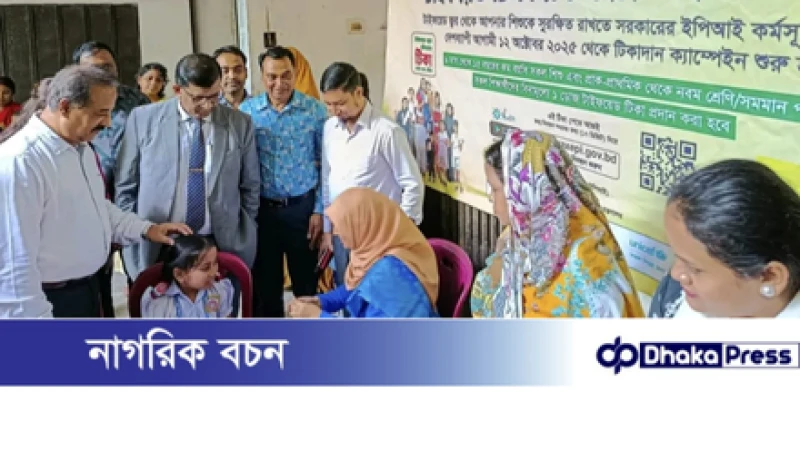 ময়মনসিংহে টাইফয়েড টিকাদান ক্যাম্পেইন পরিদর্শন করেন বিভাগীয় কমিশনার