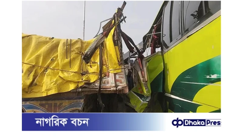 এক্সপ্রেসওয়ে আড়িয়াল খাঁ সেতুতে বাস-ট্রাক সংঘর্ষে ৩ নিহত, ১৫ আহত