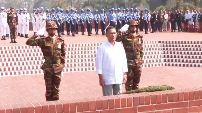 জাতীয় স্মৃতিসৌধে প্রধানমন্ত্রীর শ্রদ্ধা, শুরু হলো নতুন সরকারের প্রথম কর্মদিবস