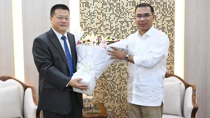 প্রধানমন্ত্রীর সঙ্গে চীনের রাষ্ট্রদূতের সৌজন্য সাক্ষাৎ