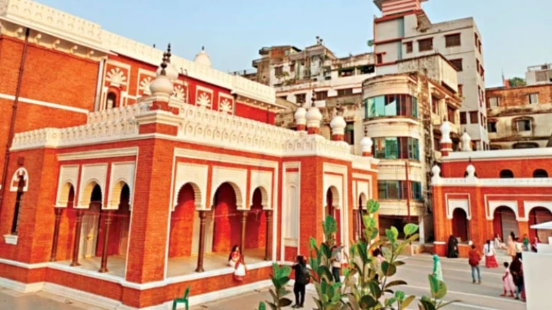 সংস্কারের পর দর্শনার্থীর ঢল লালকুঠিতে