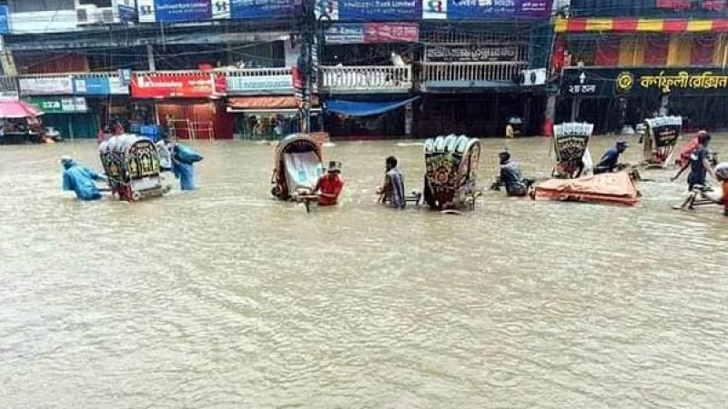 চট্টগ্রামে জলাবদ্ধতায় দুর্ভোগে মানুষ