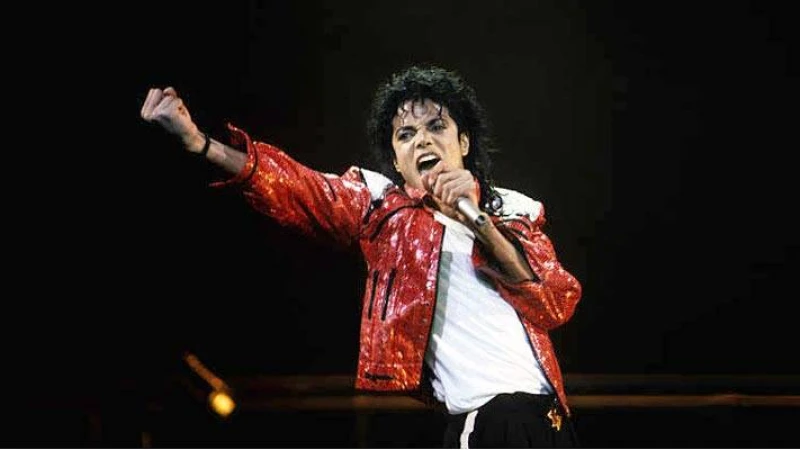 মাস্ক ব্যবহার করতেন যে কারণে মাইকেল জ্যাকসন